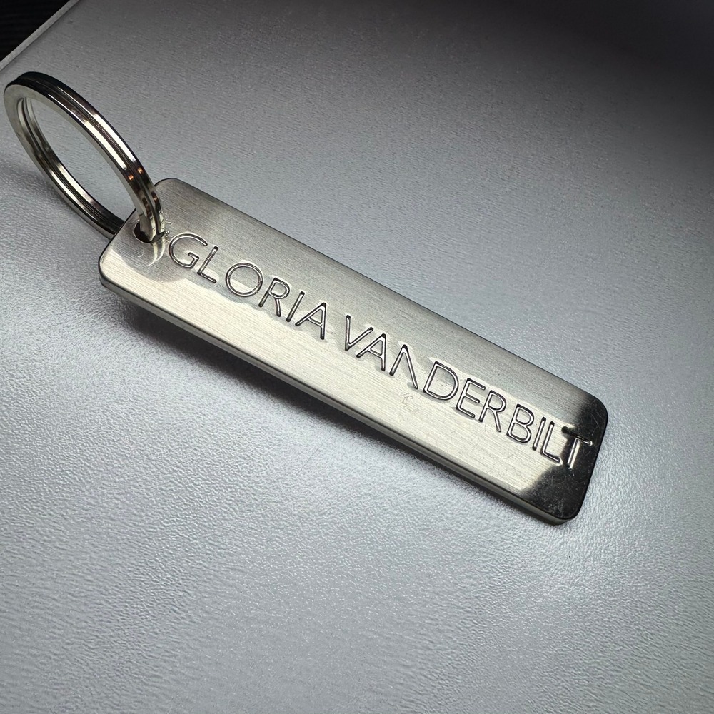 Gloria Vanderbilt Key Chain Silver Tone Metal Logo Keyring Accessory